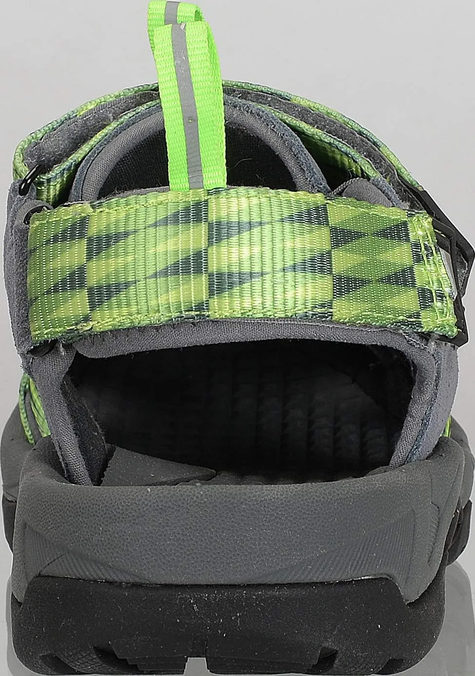 Clipless Sandal for Cycling with Closed Toe Design